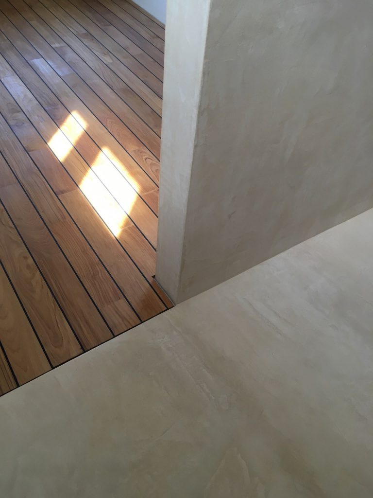 Badkamer met Mortex wand- en vloerbekleding